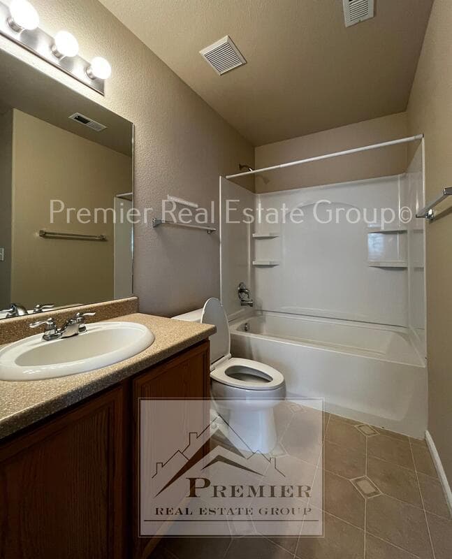 Fountain Condo: 7926 Sandy Springs Pt.
