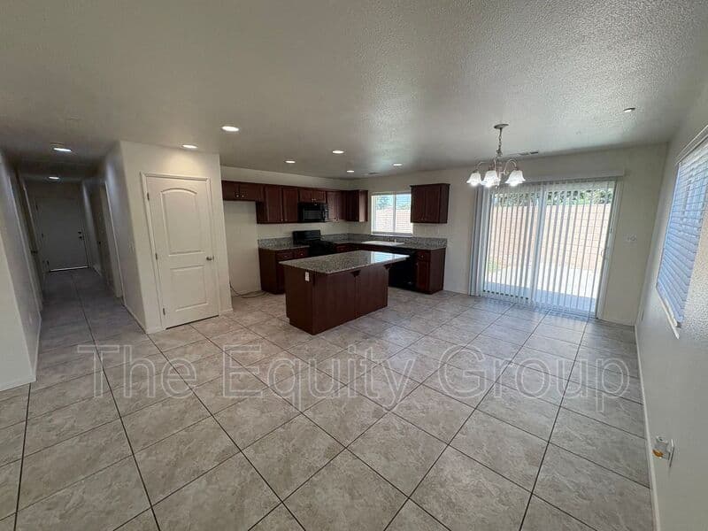 Tulare House: 2314 Cape Canyon Avenue