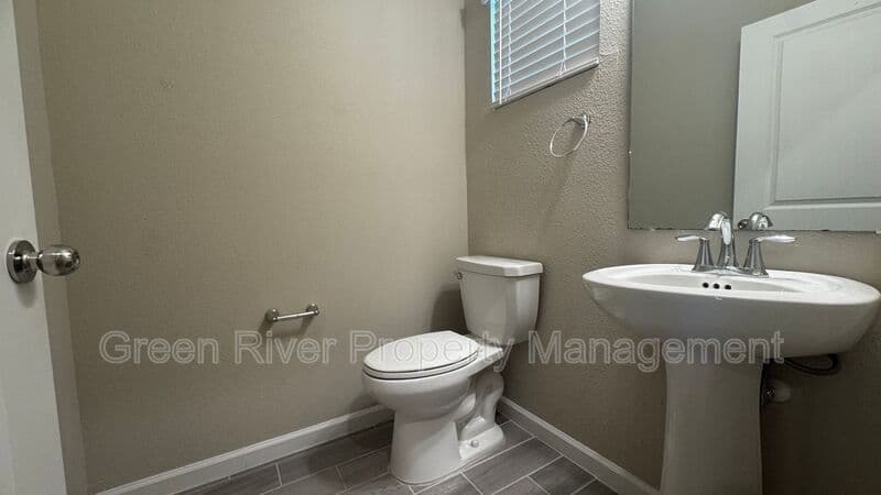 Jacksonville House: 10361 Benson Lake Dr