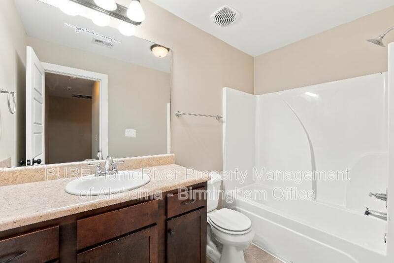 Gardendale House: 4257 Lochshire Lane
