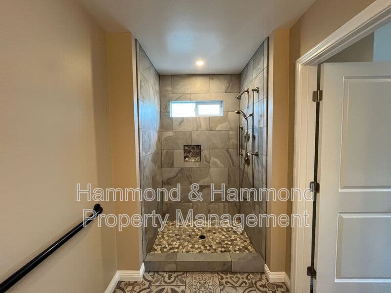 Granada Hills House: 16750 Index St.