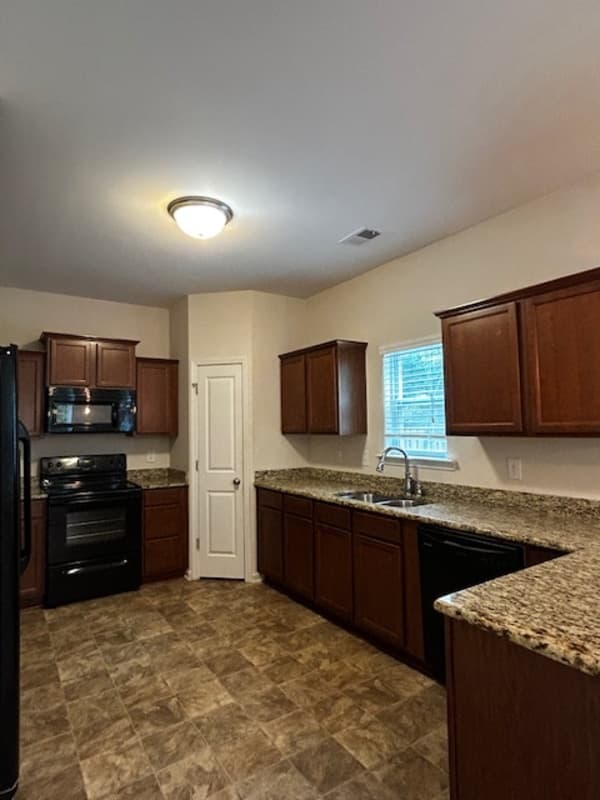 Lexington House: 257 Chesterton Drive