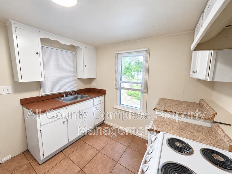 Jacksonville House: 1667 Rowe Ave