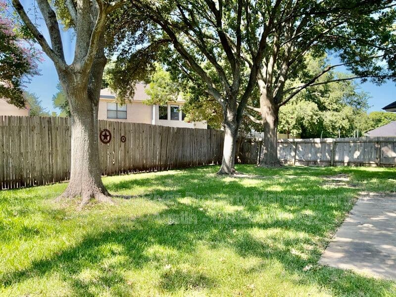 Cedar Park House: 1614 Paper Moon Dr