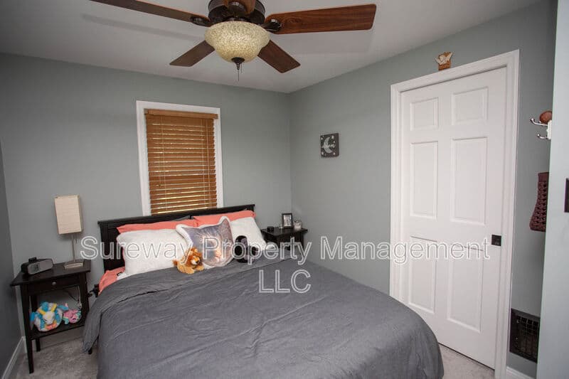 Magnolia House: 417 N Warwick Rd