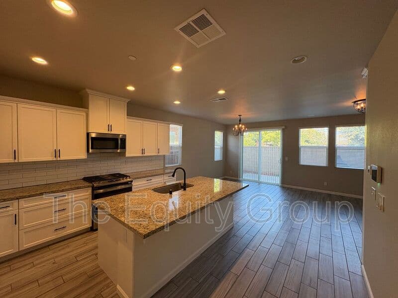 Clovis House: 3461 Alcove Way