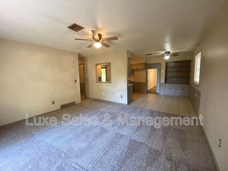 Midwest City House: 602 Royal Ave