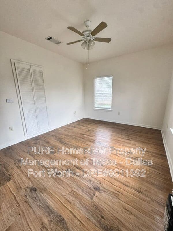 Grapevine Apartment: 400 Glade Road