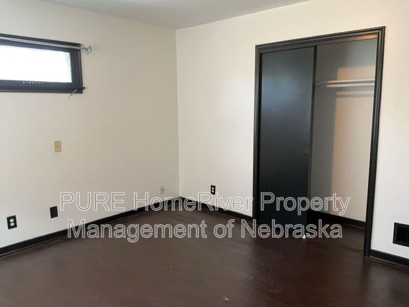 Omaha House: 5236 Ames Ave