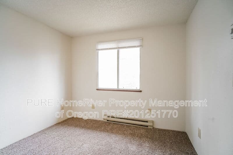 Portland House: 14128 NE Sandy Blvd