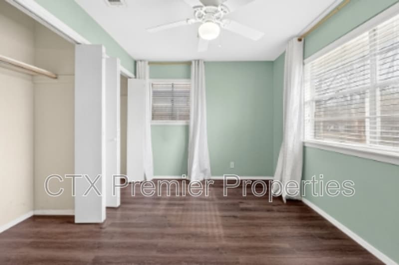 Austin House: 8408 Maine Drive