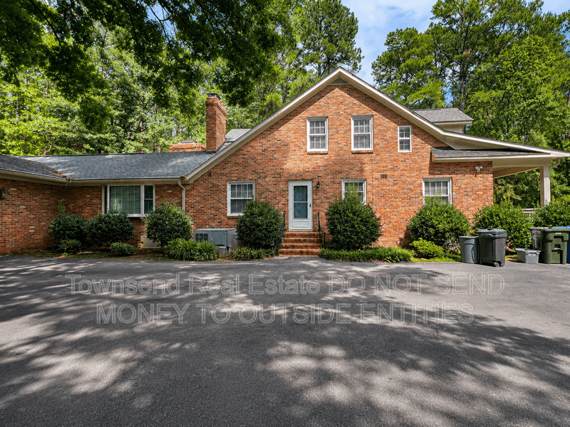 Fayetteville House: 3316 Cliffdale Rd.