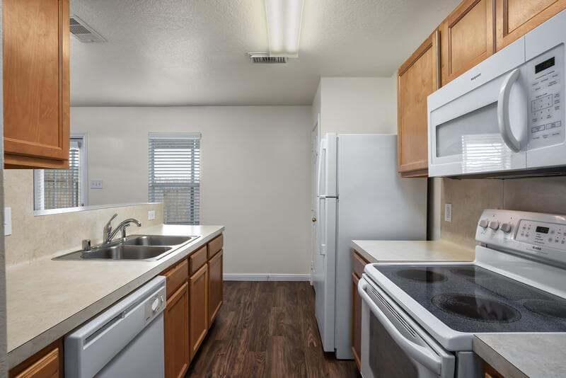 Dickinson Townhome: 2130 St Lucia Calle
