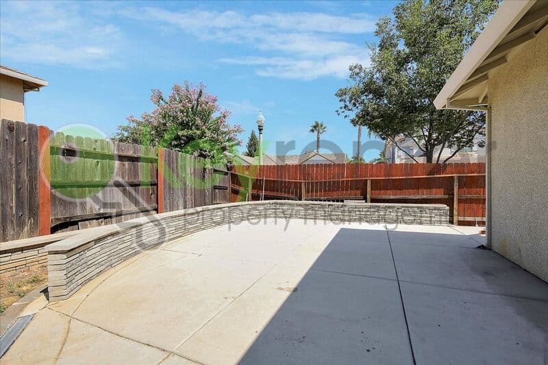 Lincoln House: 1740 Allenwood Circle