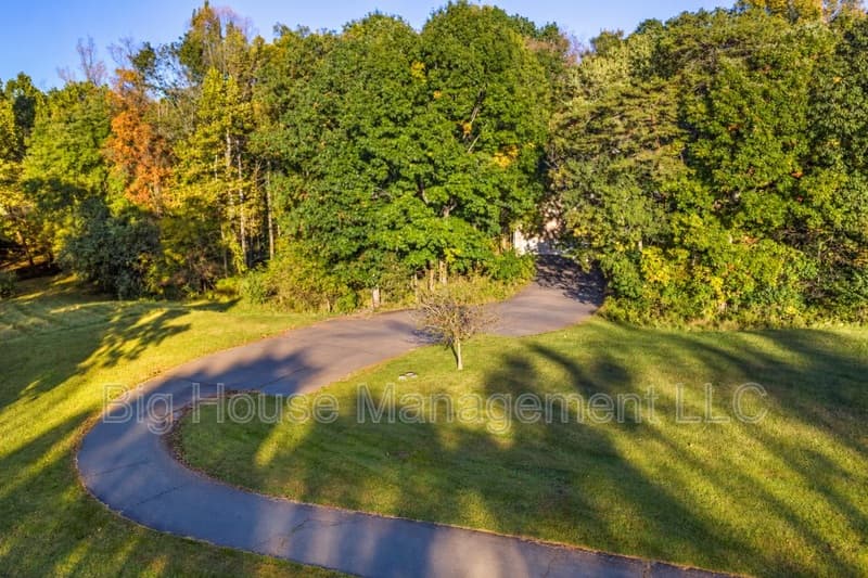 Sterling House: 47284 Grandview Pl