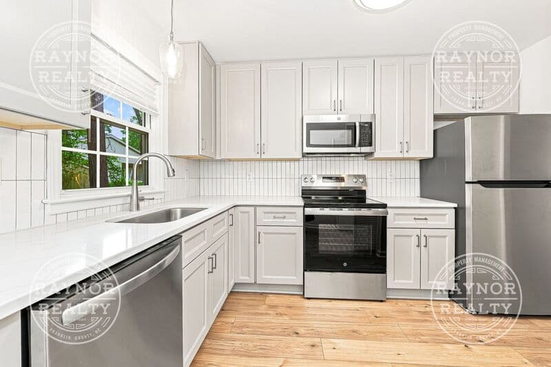 Durham House: 2102 West Knox St