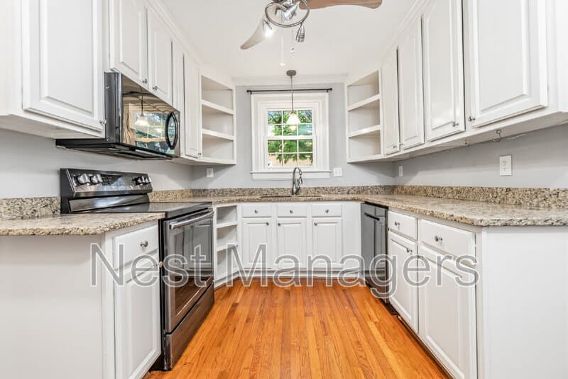 Fayetteville House: 112 Ellington Street