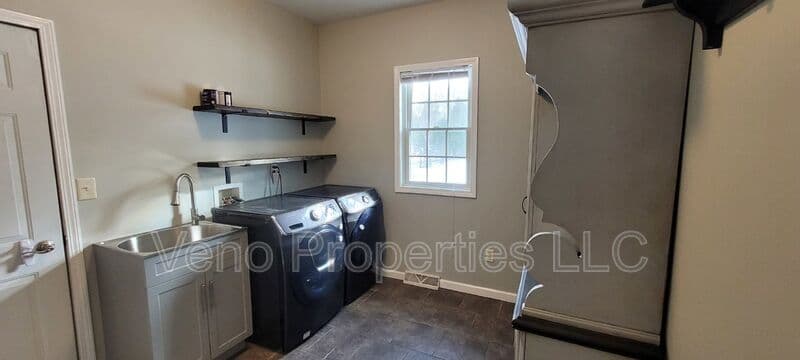 Ballston Spa House: 2057 Rowley Road