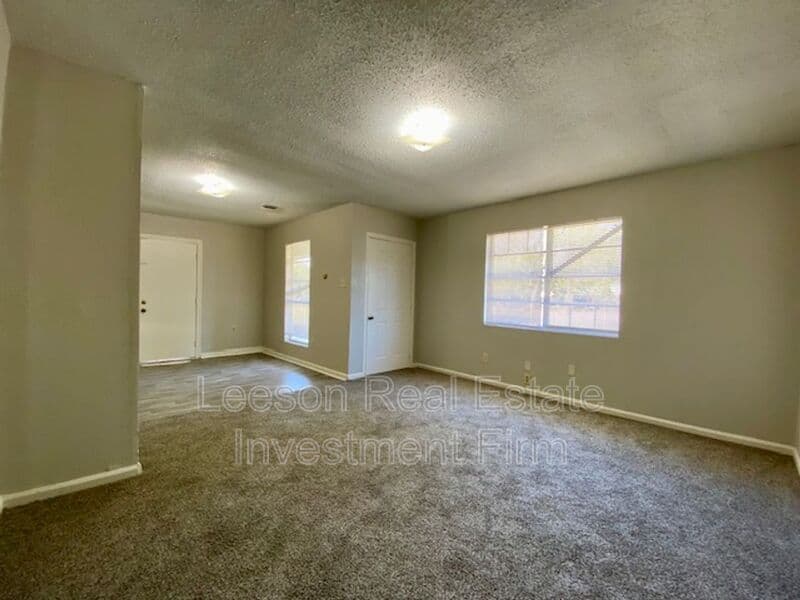Shreveport House: 3071 Pouncey Lane