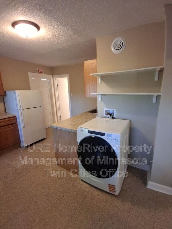 Saint Paul Condo: 987 Churchill Street #1