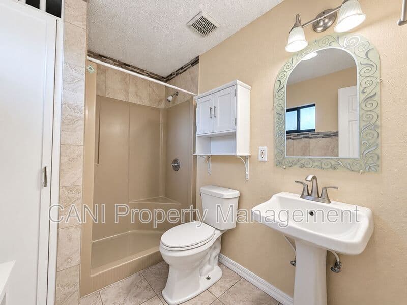 Sanford House: 1003 W 9th Street