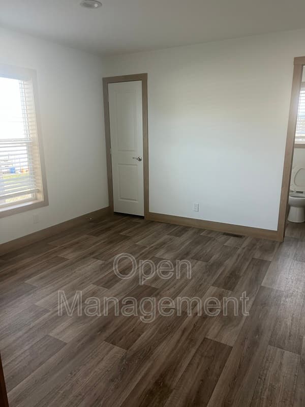 West Fargo House: 825 1st Ave
