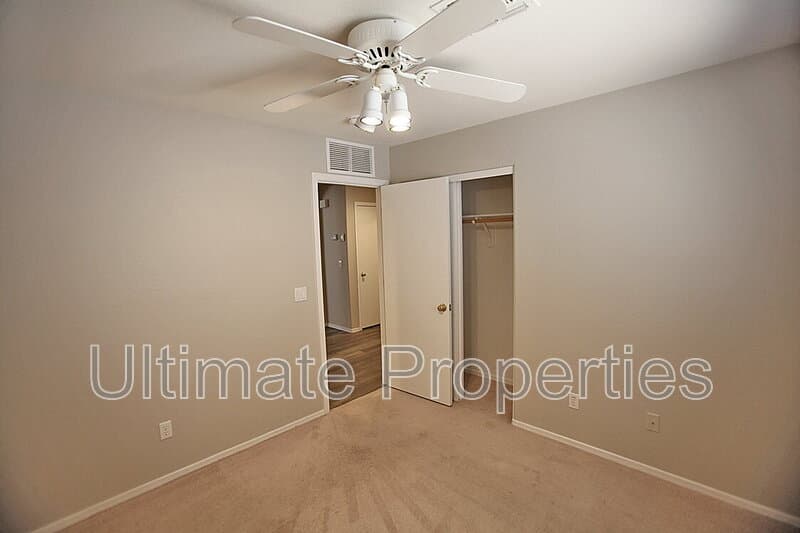 Peoria House: 8023 W Melinda Ln