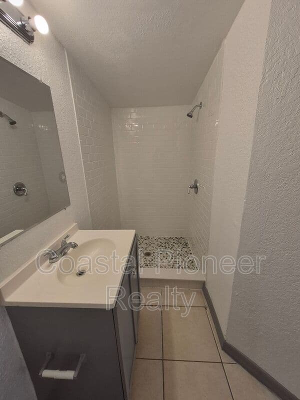 Tampa House: 3205 N 47th St