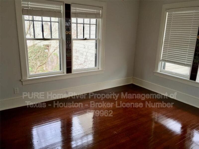 Houston House: 3812 La Branch St