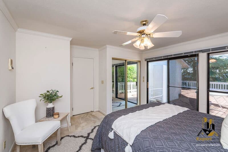 Newcastle House: 1811 Oak Terrace