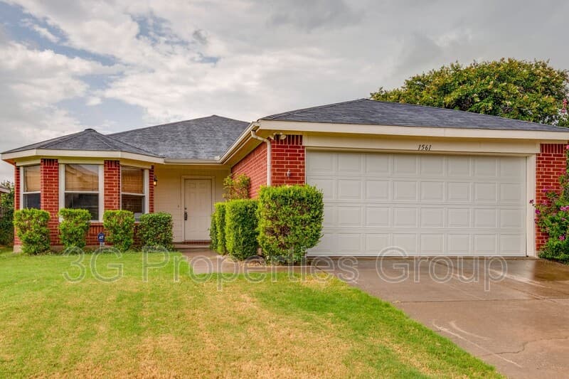 Little Elm House: 1561 Knottingham Drive
