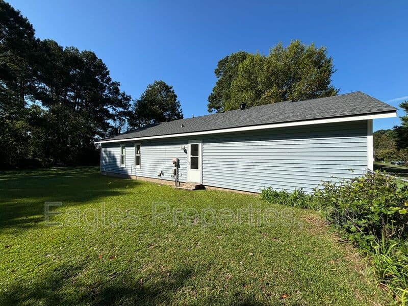 Dudley House: 102 Lakehurst Dr