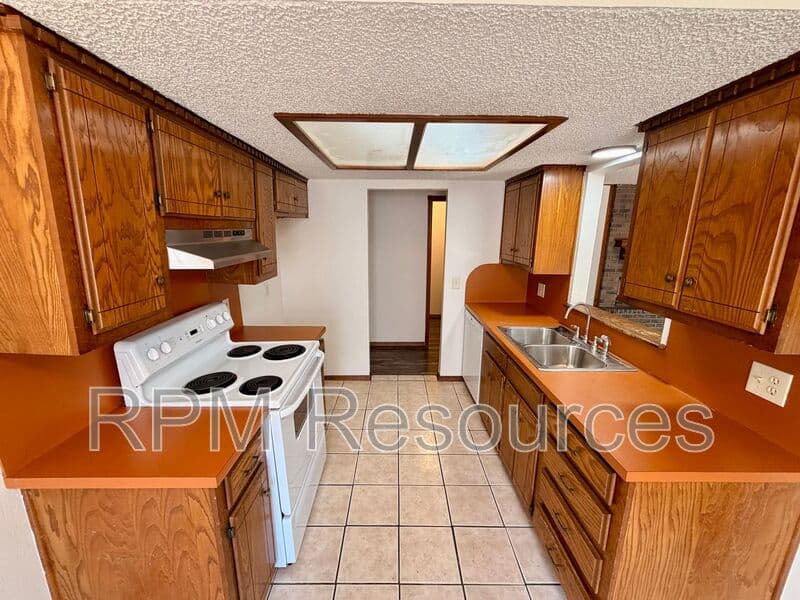 Oklahoma City Condo: 7000 Woodlake Dr