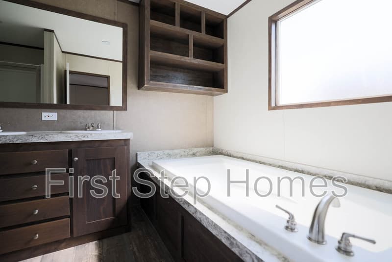 Oak Point House: 222 Islero Drive