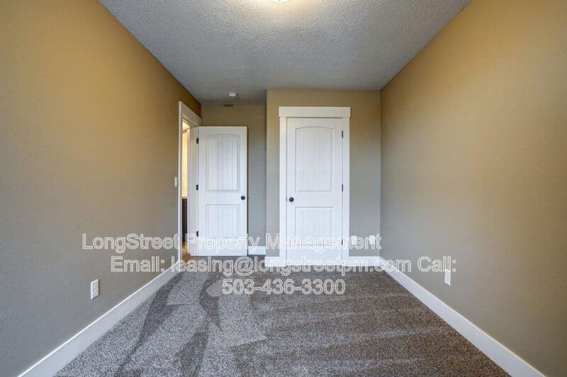 Monmouth Townhome: 484 S Monmouth Ave