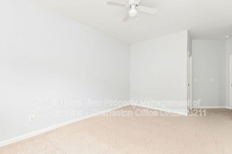 Summerville House: 207 Summer View Rd