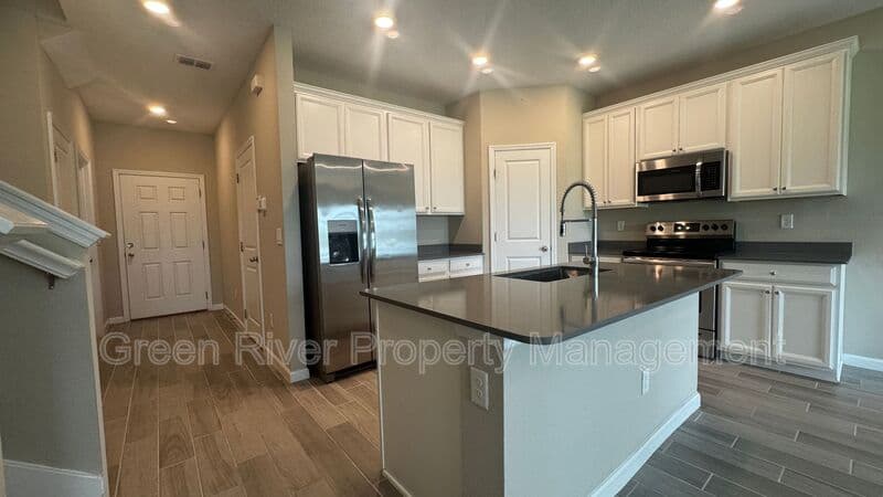 Jacksonville House: 10361 Benson Lake Dr