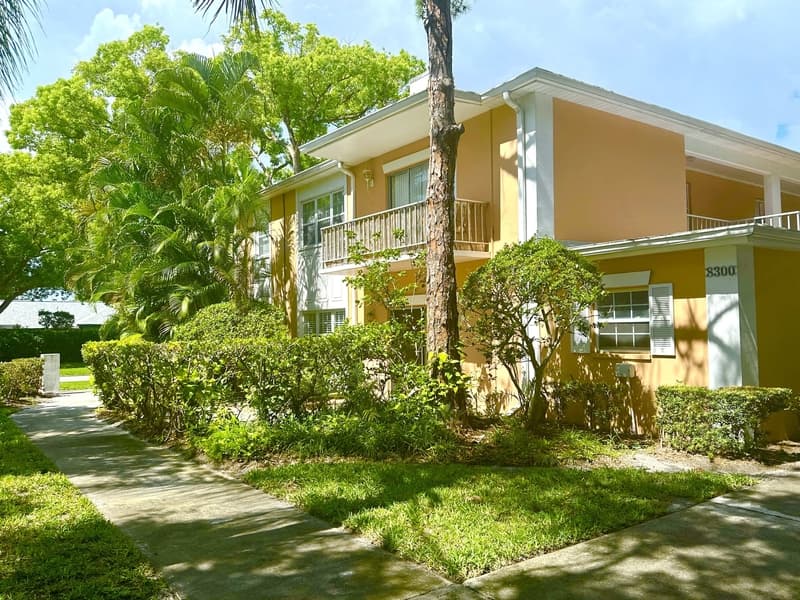 Seminole Condo: 8300 Bardmoor Boulevard - 210