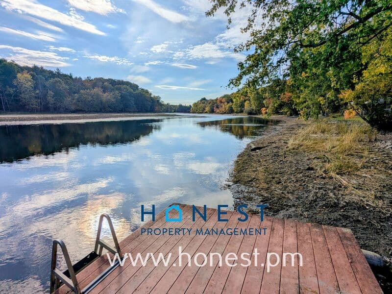 West Gardiner House: 107 Woodland Dr