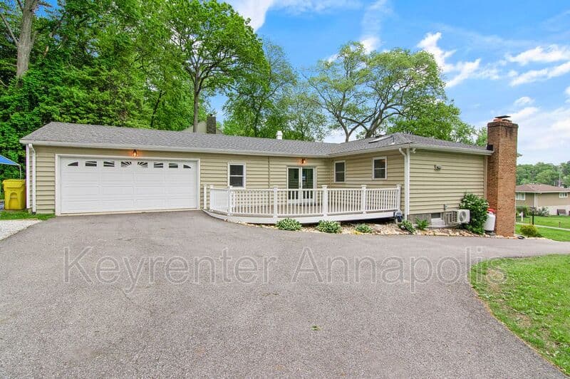Crownsville House: 840 Valentine View