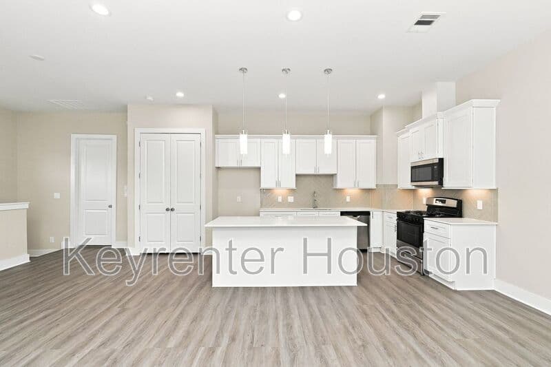 Houston House: 8316 Curry Rd.