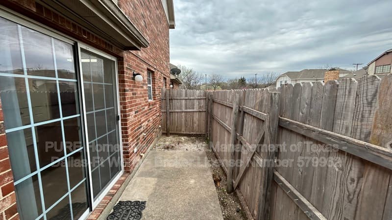 Duncanville House: 611 Oriole Blvd
