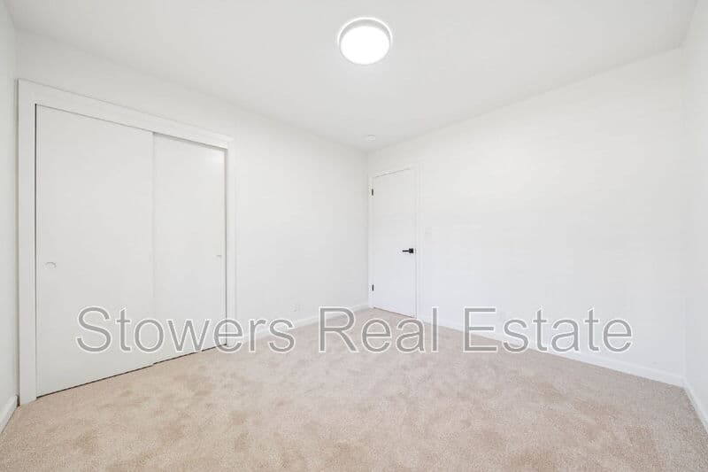 Danville House: 132 Glen Ct