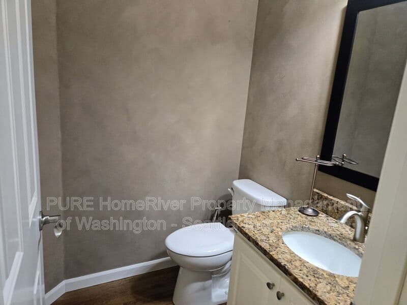 Auburn House: 5316 S 282nd Way