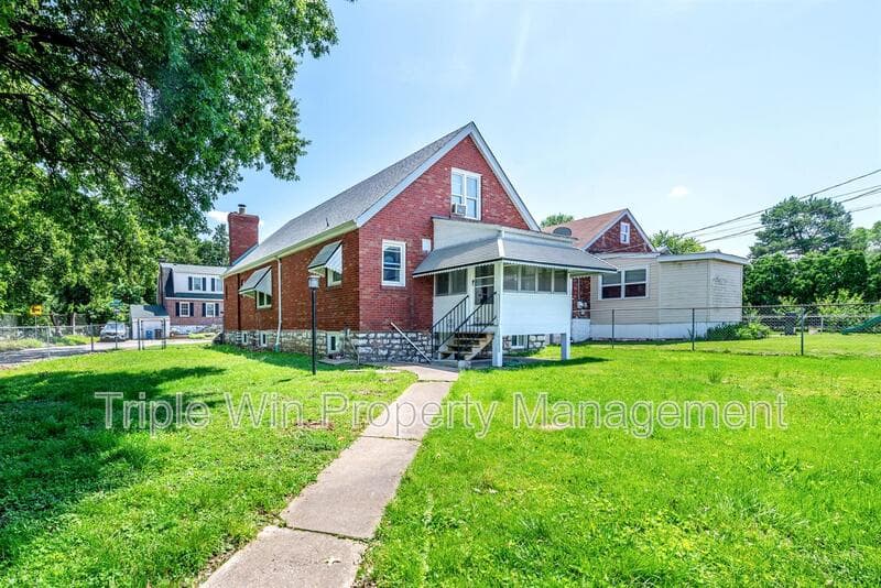Saint Louis House: 8601 Virgil Ave