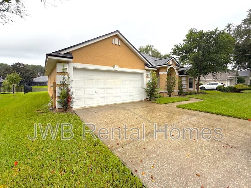 Saint Johns House: 557 Grand Parke Dr