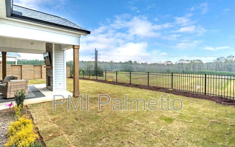 Lexington House: 2322 High Bluff Loop