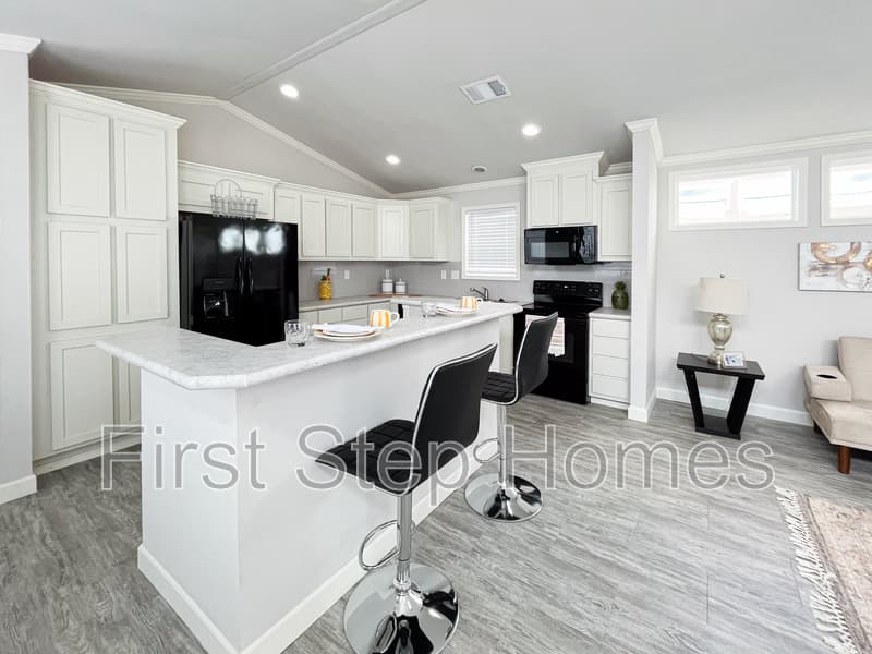 Oak Point House: 154 Cabrera Street