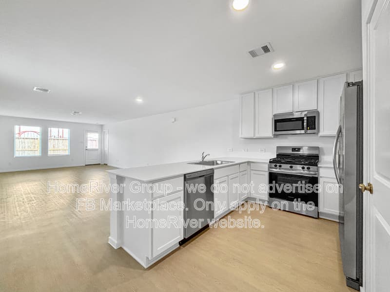 Baytown House: 6019 Standpiper Loop
