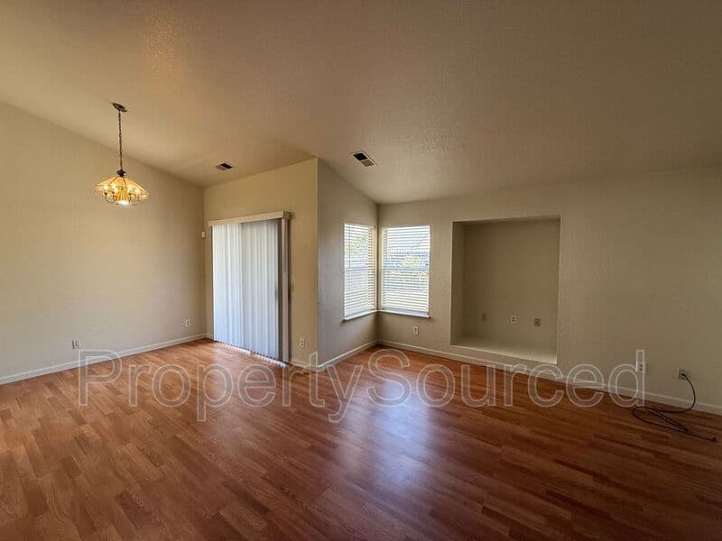 Lathrop House: 15050 Hollyhock Ct